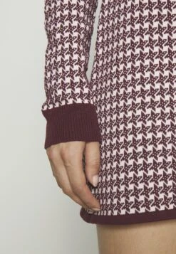 MOSCHINO Classics With A Twist - Gebreide Jurk - Fantasy Violet -Kleding Hoog Verkoopwinkel 0b304b43424245d897a3128c0d36e0c5