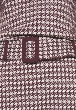 MOSCHINO Classics With A Twist - Gebreide Jurk - Fantasy Violet -Kleding Hoog Verkoopwinkel 0bb0af58e1ce485297e572c51d0fdf08