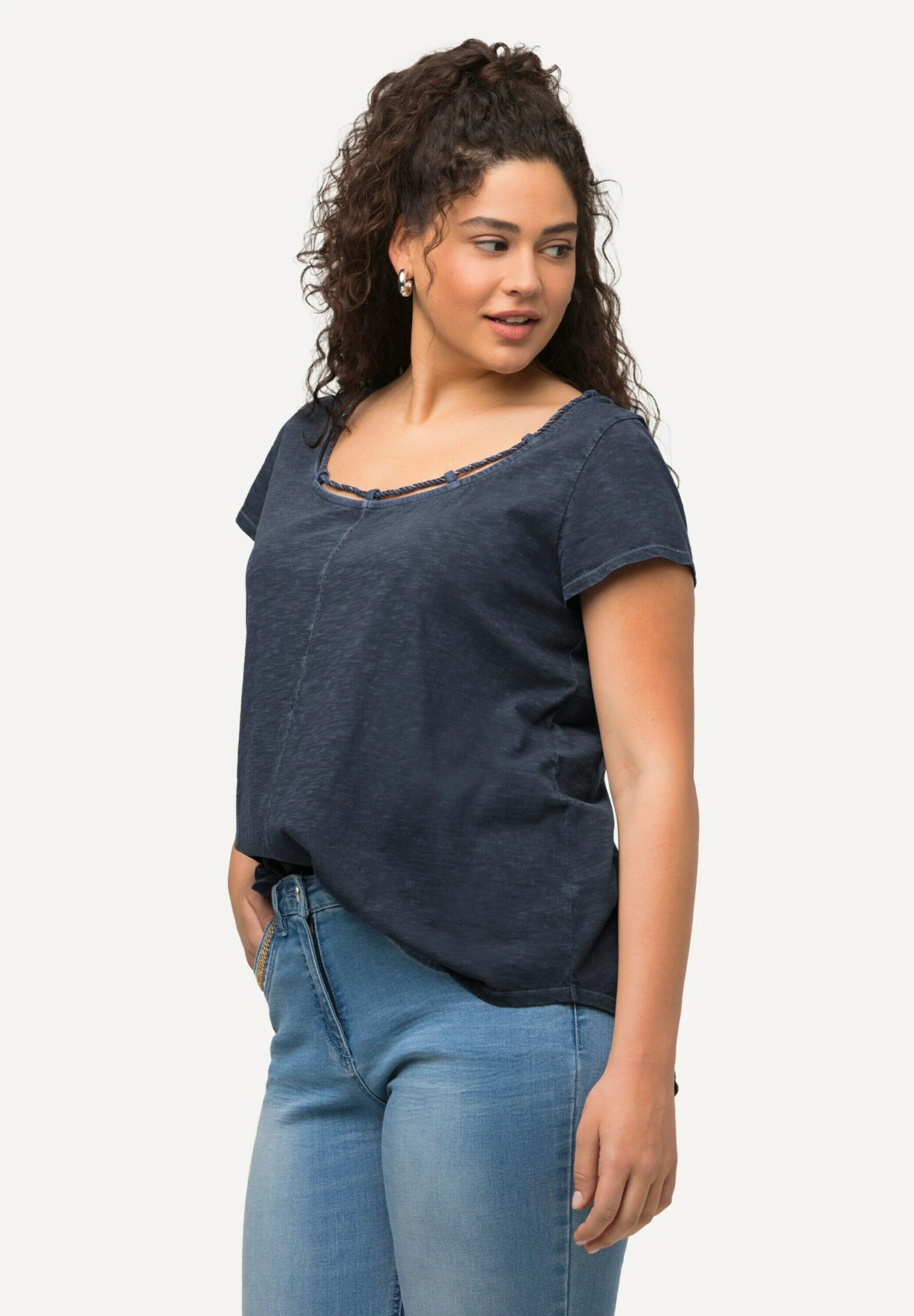 Ulla Popken T-Shirt Basic - Bleu Nuit Mat 6 Ulla Popken T-Shirt Basic - Bleu Nuit Mat - Image 4