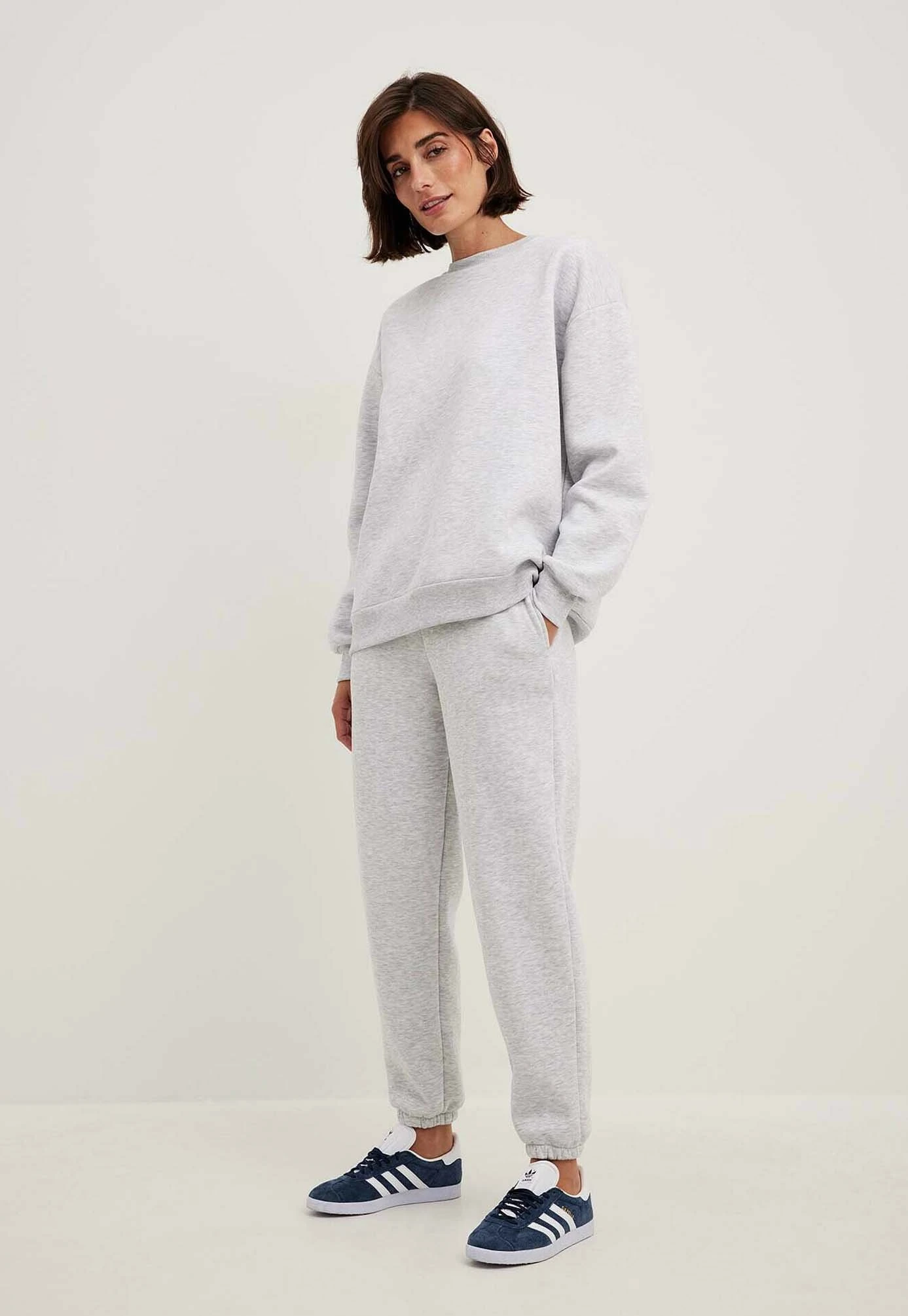 NA-KD Trainingsbroek - Light Grey Melange 4 NA-KD Trainingsbroek - Light Grey Melange - Image 2