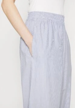 Mads Nørgaard Popla Lola Pants - Broek - Estate Blue/Cloud Dancer 13 Mads Nørgaard Popla Lola Pants - Broek - Estate Blue/Cloud Dancer -Kleding Hoog Verkoopwinkel 33e3f5a62289498a98ed0c7d928f6c84
