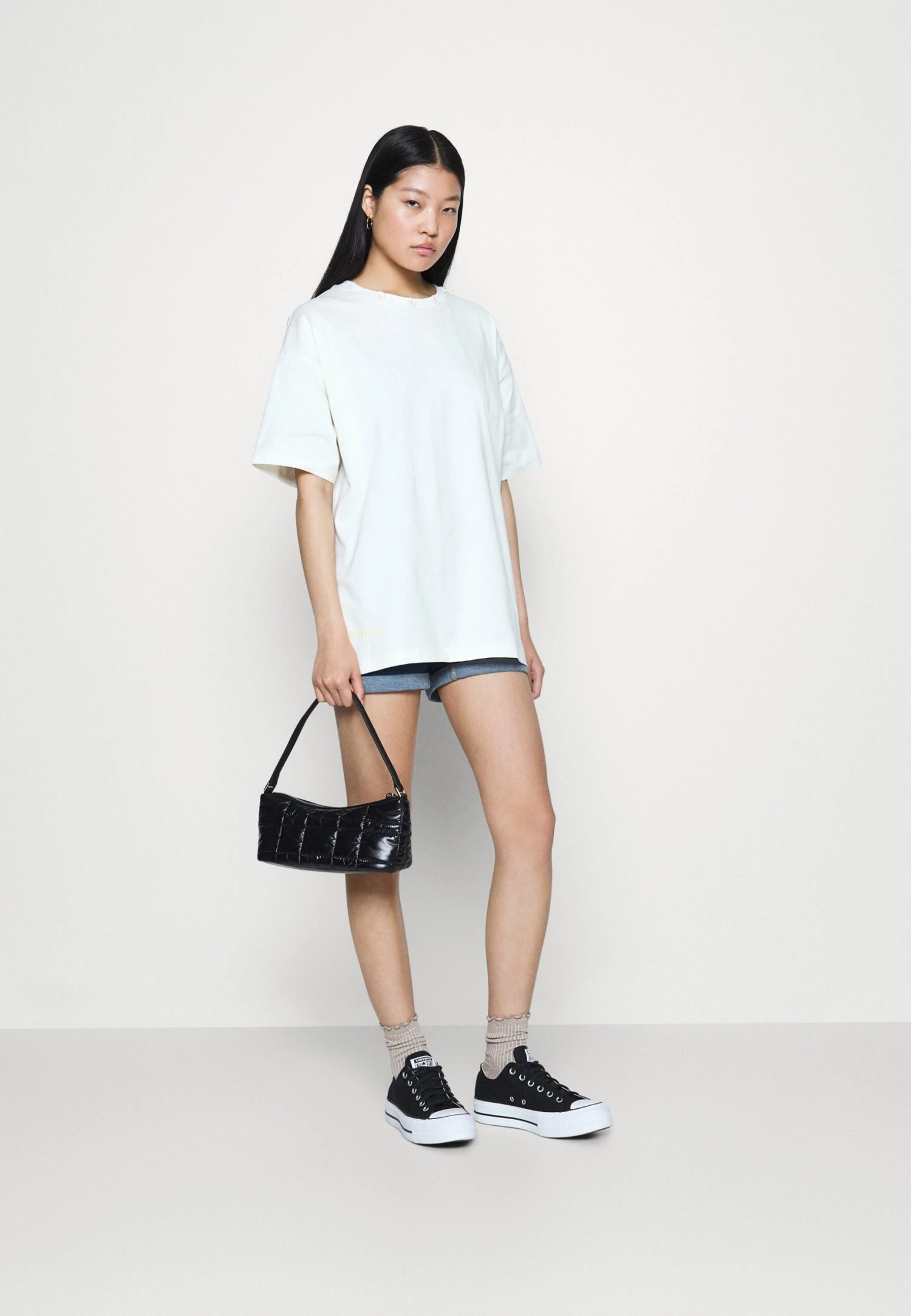 Converse Loose Fit Festival Smoothie Tee - T-Shirt Print - Egret 4 Converse Loose Fit Festival Smoothie Tee - T-Shirt Print - Egret - Image 2