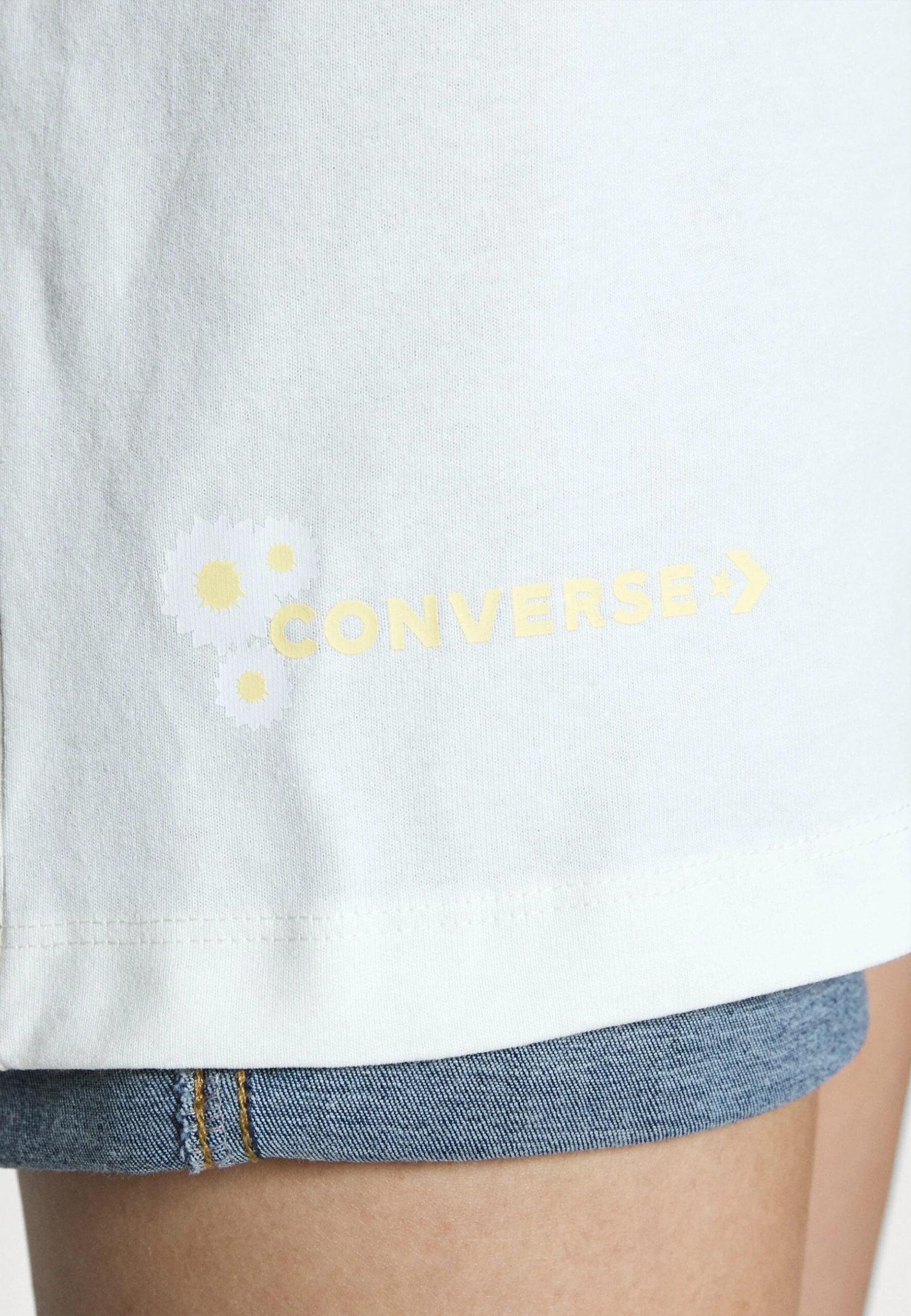 Converse Loose Fit Festival Smoothie Tee - T-Shirt Print - Egret 9 Converse Loose Fit Festival Smoothie Tee - T-Shirt Print - Egret - Image 7