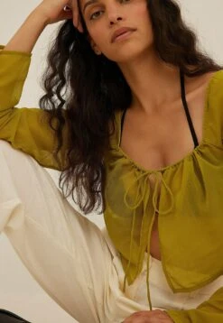 NA-KD Tie Front Trumpet Sleeve - Blouse - Olive -Kleding Hoog Verkoopwinkel 7b61d79e449d447db94cc377a3ce435f