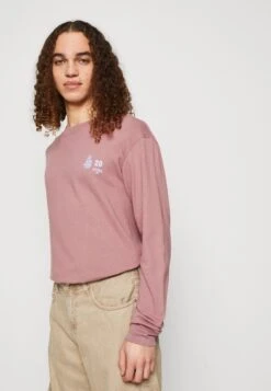 HUF Game Over Unisex - Longsleeve - Berry -Kleding Hoog Verkoopwinkel abee042c8c3947299a0ca7999769ef75