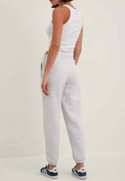 NA-KD Trainingsbroek - Light Grey Melange 8 NA-KD Trainingsbroek - Light Grey Melange -Kleding Hoog Verkoopwinkel cc25aa639f9c48b08a60507ccb131720